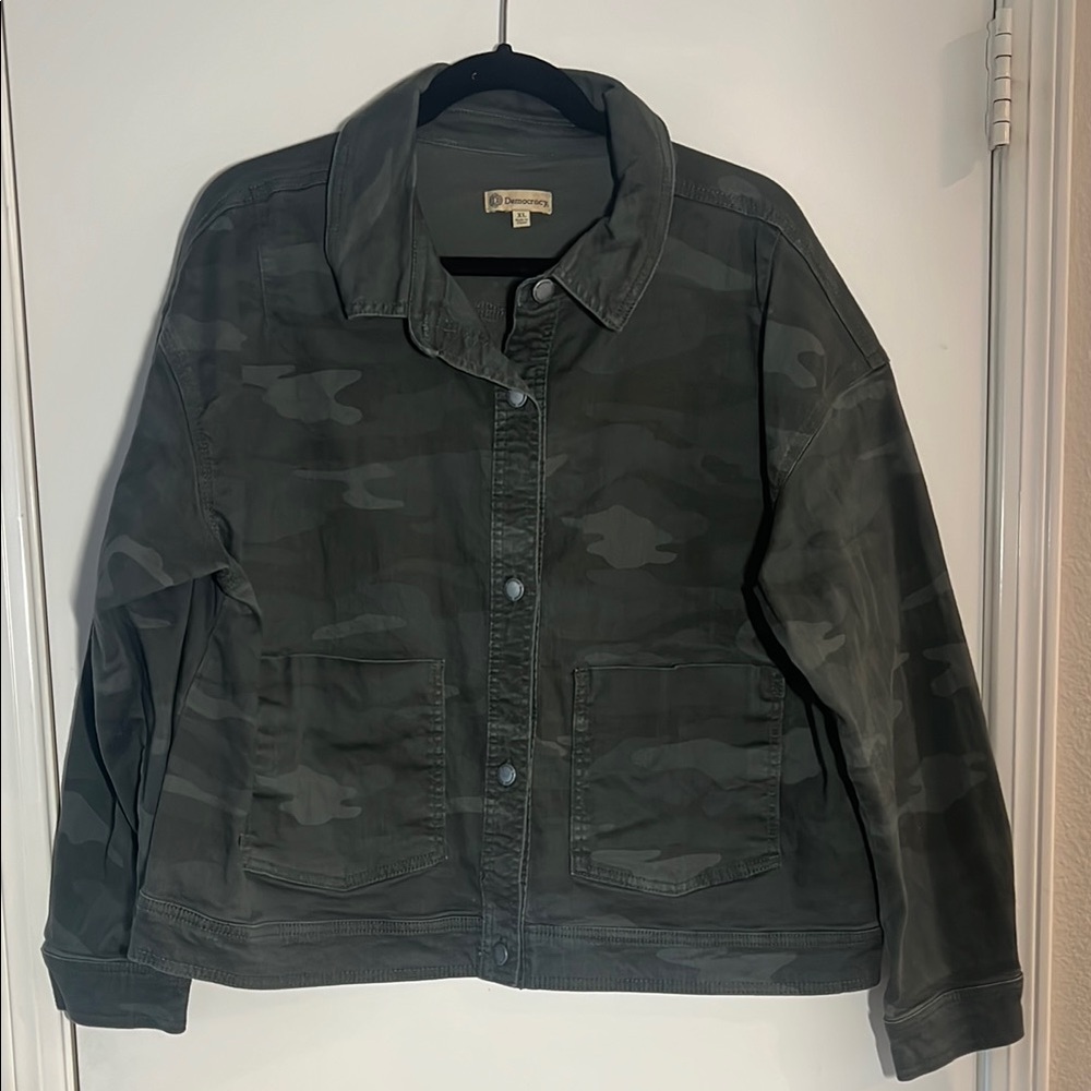 Democracy Women’s Lightweight Denim Camouflage Print Jacket